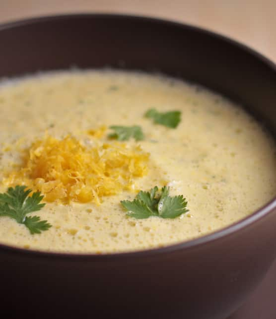 soupe onctueuse au maïs et à la coriandre