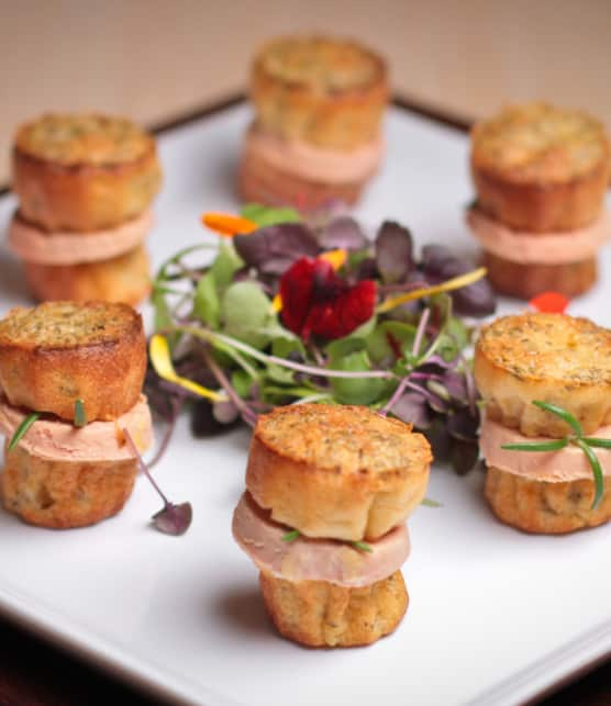 canelé à la prune jaune et au foie gras