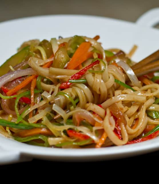 nouilles et légumes sautés au miso d’orge