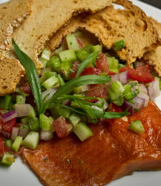 salsa de céleri, d'oignons rouges et de tomates