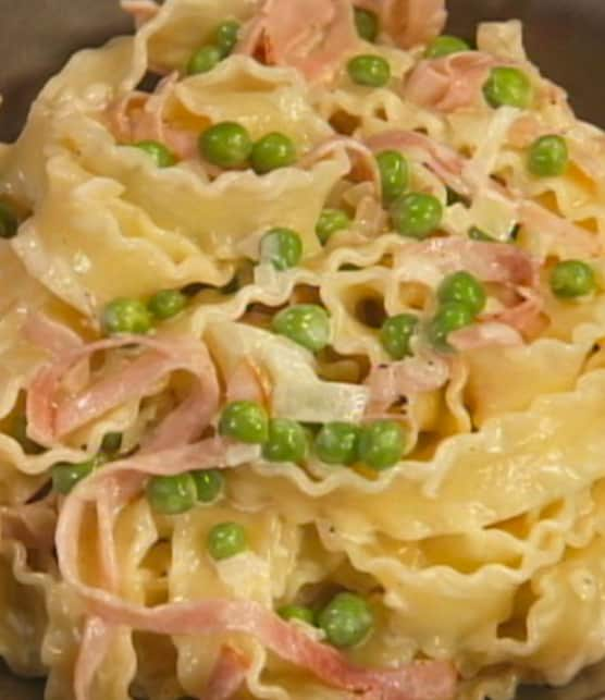 pâtes crémeuses au jambon et aux pois