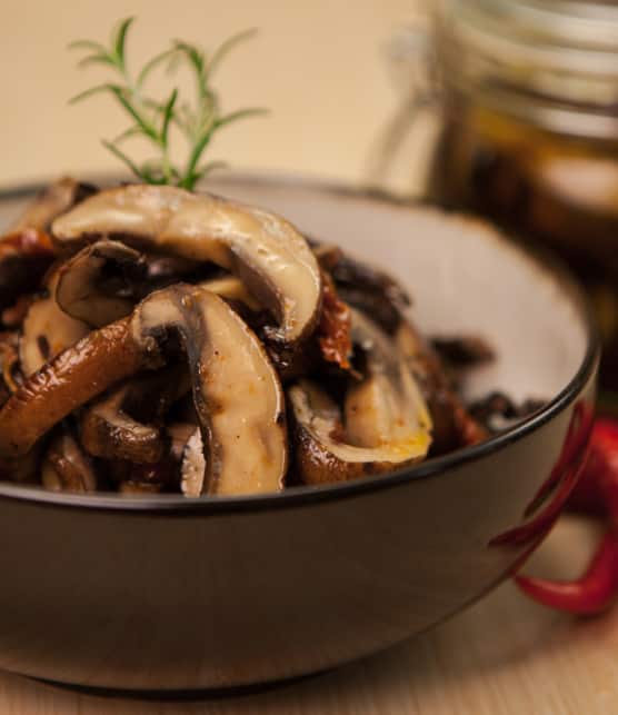 portobellos grillés et préservés à l’huile épicée