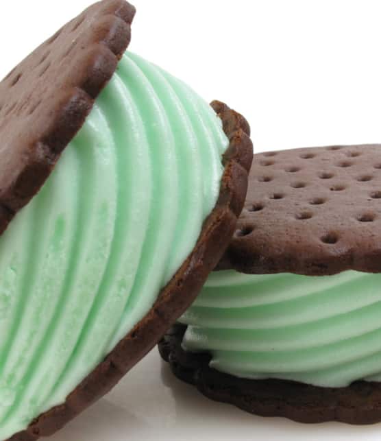 sandwich à la crème glacée au thé vert et litchi