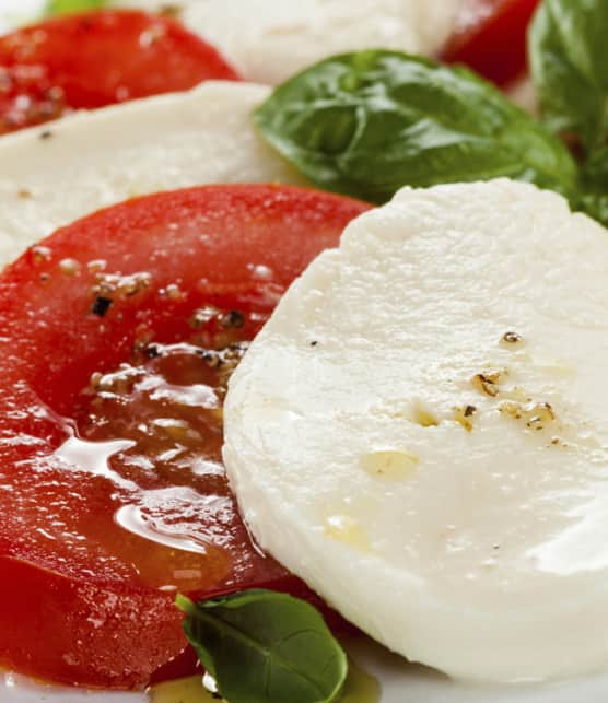 salade de tomates, basilic et mozzarella