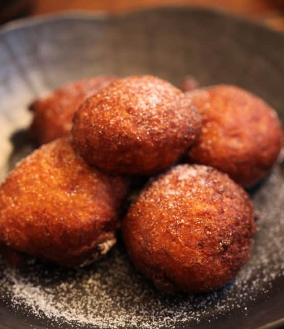 beignets à la banane et à la noix de coco