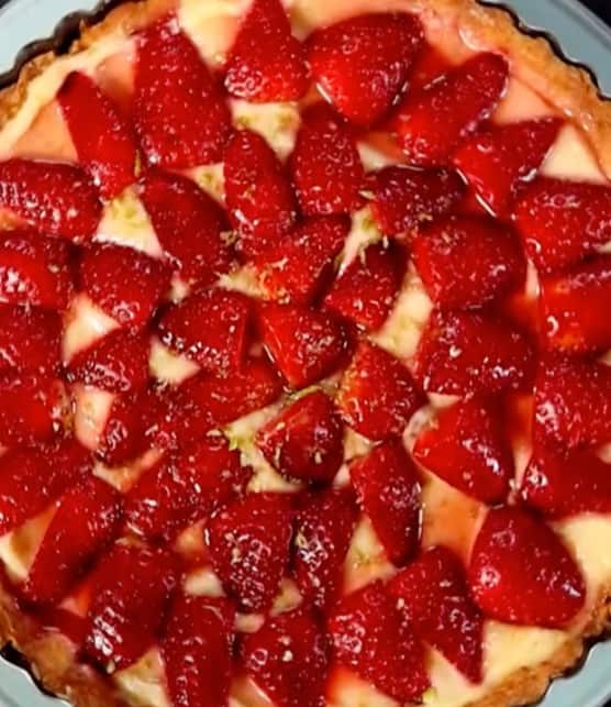 tarte aux fraises crème citron vert et gelée de groseilles
