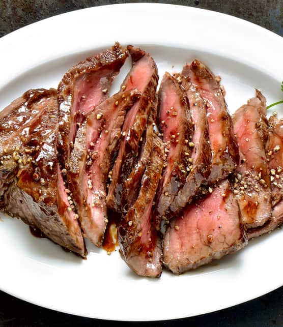 bavette marinée aux pommes et aux échalotes