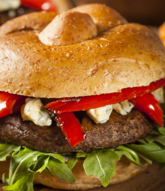 burger de portobello au chèvre et aux légumes grillés