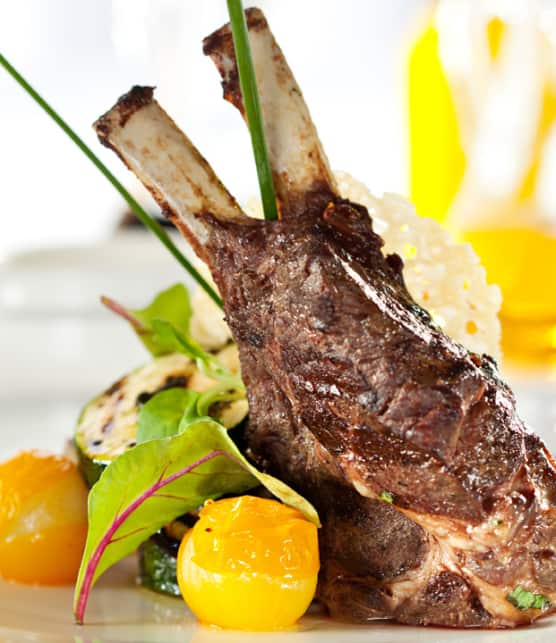 côtes de veau aux champignons porcini et salade tiède de courgettes