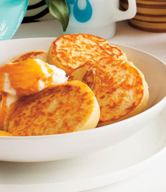 crumpets au caramel d'ananas et crème fouettée légère