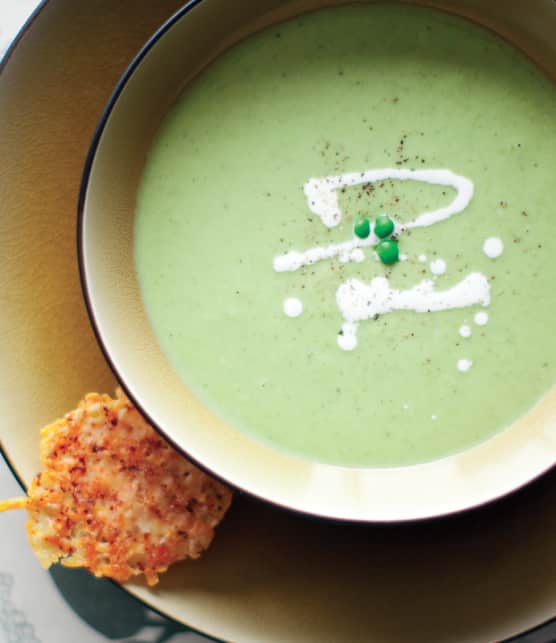velouté glacé aux pois verts et chips de parmesan piquant