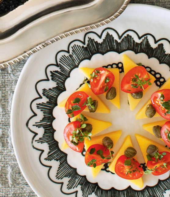 bouchées de polenta aux tomates et câpres