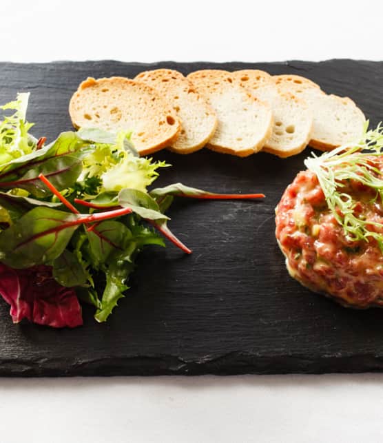 tartare de boeuf aux bleuets et basilic