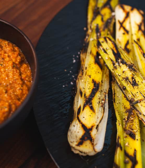 poireaux grillés à la sauce Romesco