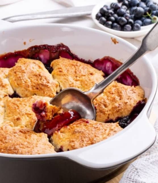 Crumble de pêches et bleuets