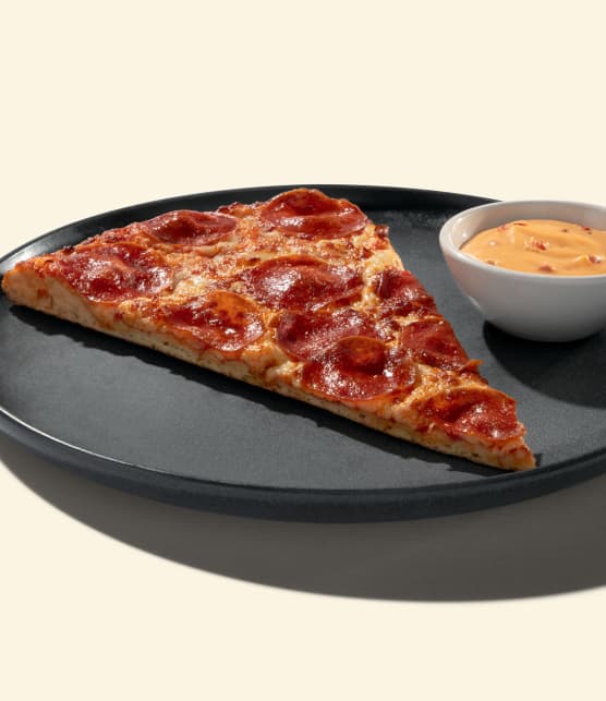 Pizza avec trempette au chipotle, à la bière et au fromage
