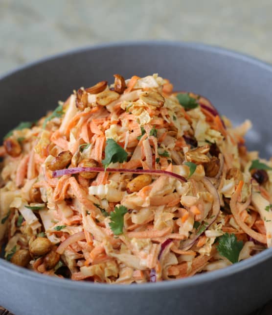 Salade de chou à la coréenne et arachides épicées