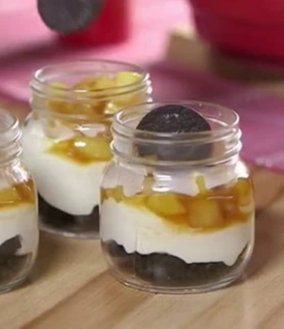 Gâteau au fromage et aux pommes en verrine