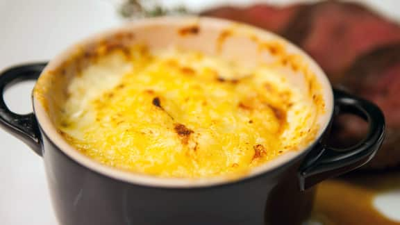 Gratin de rutabagas aux herbes et au fromage