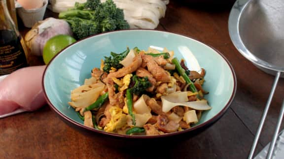 sauté de poulet aux nouilles de riz