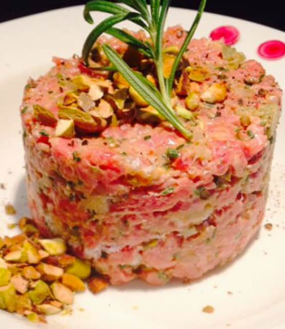 Tartare de truite aux pistaches et salade de pommes vertes