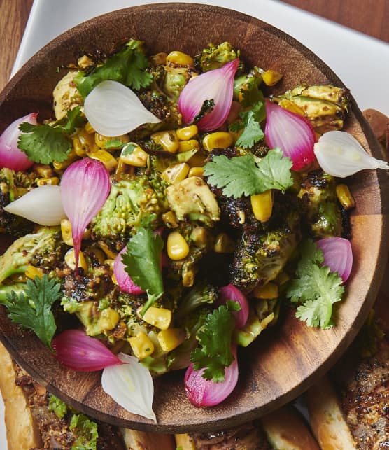 Salade de brocolis et maïs rôti, émulsion de coriandre vinaigrée