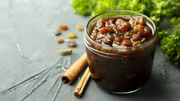 chutney de pommes, d'ananas et de raisins