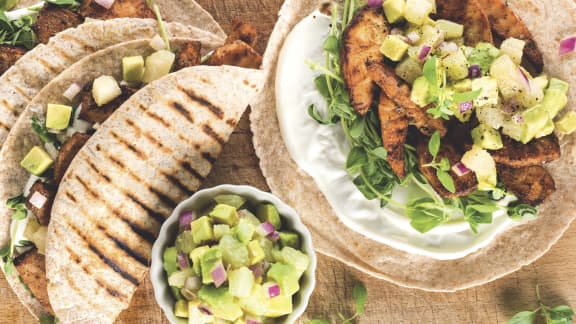 Tacos au poisson grillé, salsa à l’avocat et au pamplemousse