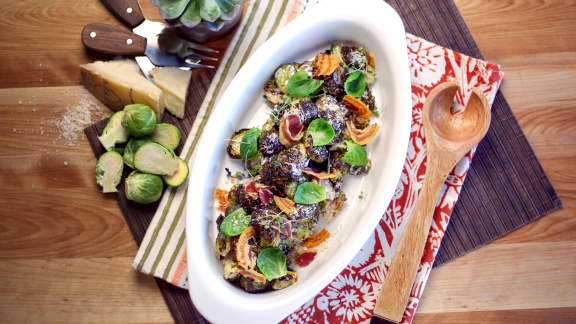 Lundi : Salade de choux de Bruxelles rôtis, sauce ranch et croustilles de pancetta
