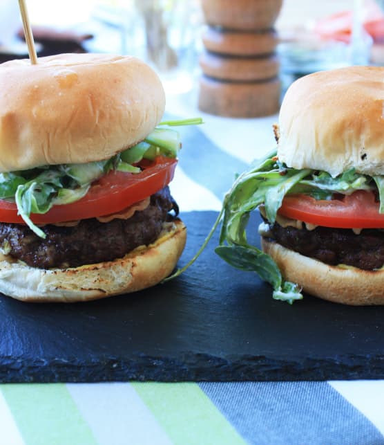 Burger à la Tomme de Grosse-Île et salade d’asperges