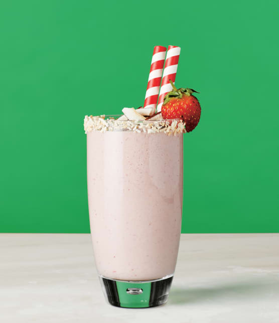 Lait de soya frappé à la noix de coco et aux fraises