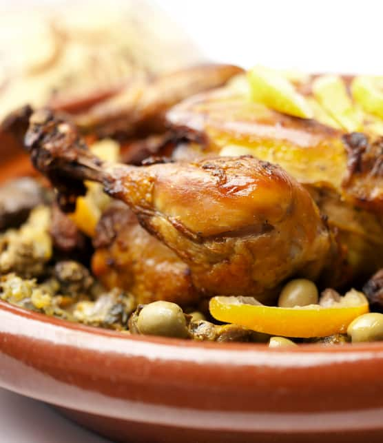 tajine de poulet aux citrons confits et aux olives vertes