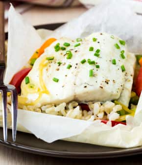 papillotes de morue, beurre citronné aux herbes fraîches