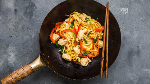 Sauté de poulet et nouilles de Shanghai