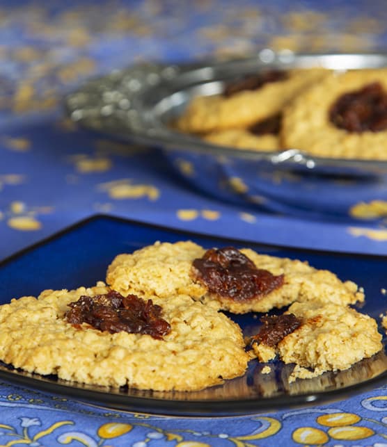 Galettes à l'avoine garnie de confiture de raisins et dattes