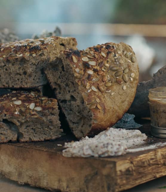 Pain au feu de bois et ses beurres