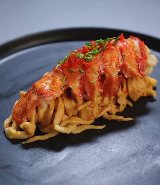 Fettuccine, sauce homardine citronnée et huile épicée