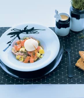 Recette de salade repas scandinave au saumon fumé