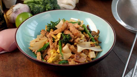 Sauté de poulet aux nouilles de riz