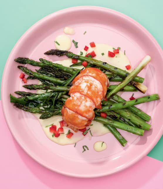 Queue de homard braisée et sa sauce hollandaise aux fraises