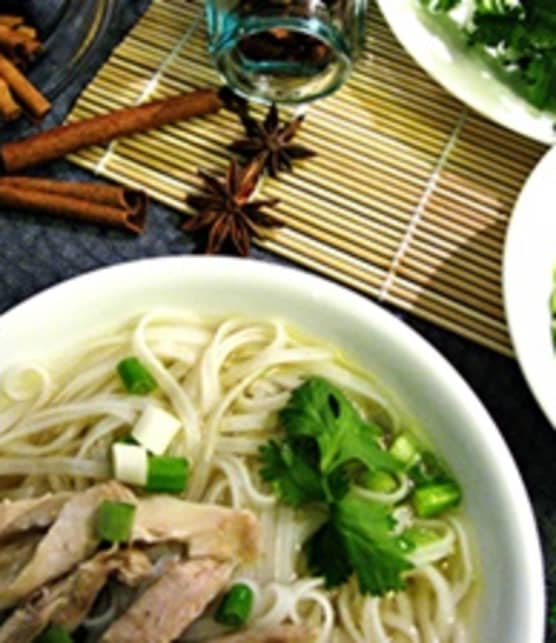 Pho gà (bouillon pho comme au Vietnam)