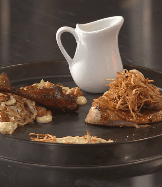 Perdrix 2 façons, tombée de chou au poivre des dunes et noisettes, mayo au sapin, topinambours frits et sauce veloutée