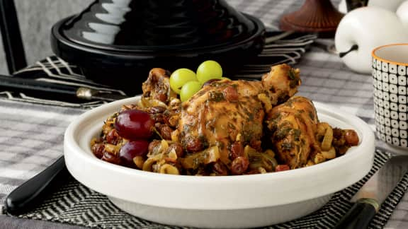 Tajine de poulet aux raisins et à la cannelle