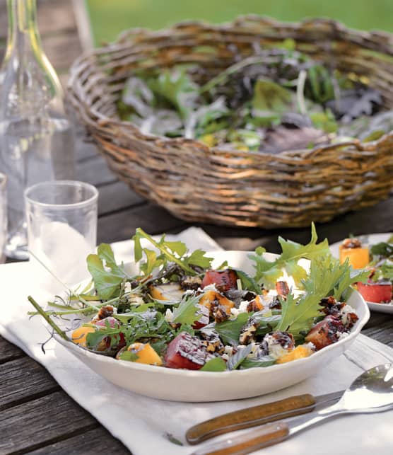 Salade de betteraves rôties sur braises, sauce à la crème sure et à l'aneth