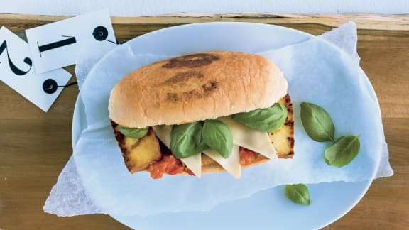 Boîte à lunch avec sandwich au jambon et fromage de chèvre Tout