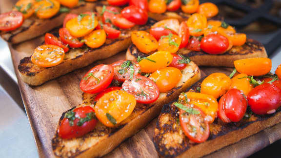 Bruschetta aux tomates et à la menthe