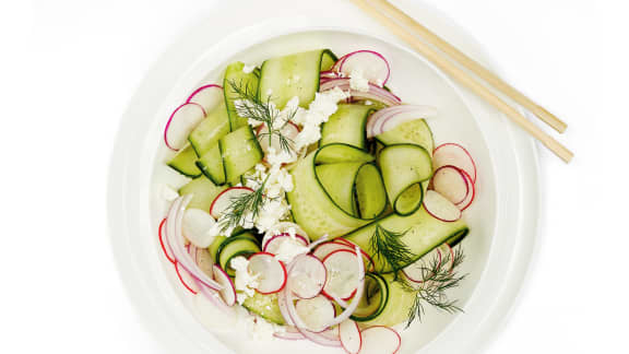 Salade de concombre aux radis, échalotes, feta et aneth