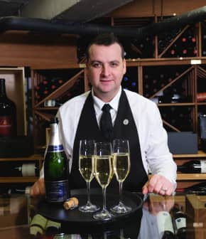 Comment ouvrir une bouteille de vin mousseux selon Geoffroy Williot