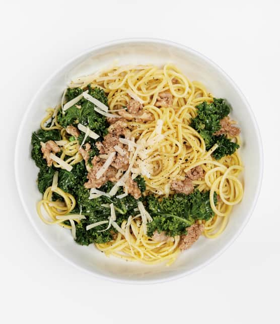 Linguinis à la chair de saucisse, au vin blanc et au kale