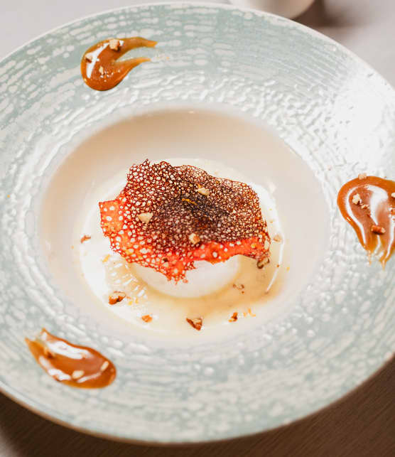 Île flottante, caramel au beurre salé et tuile à l’orange